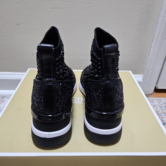 MICHAEL Michael Kors Skyler Bootie Size 6.5M - Picture 3 of 3